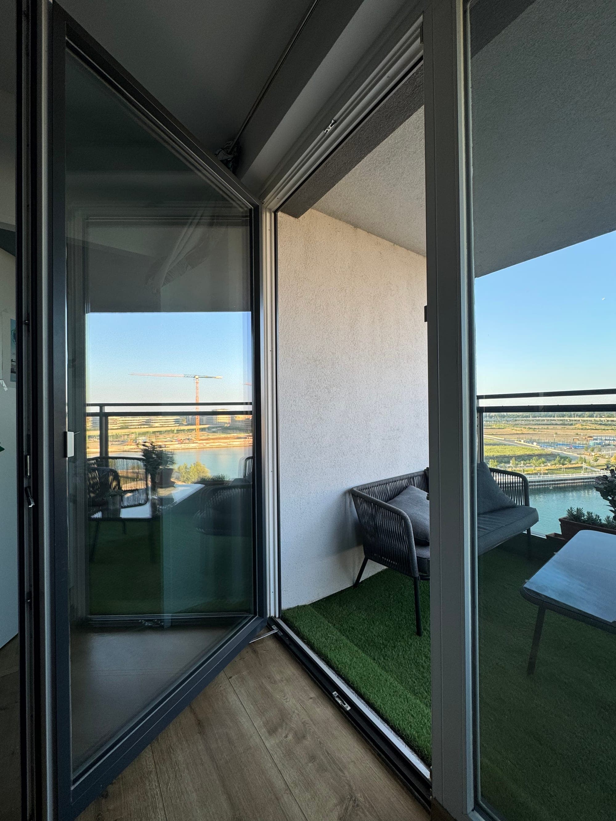 Wohnung mit großer verglaster Fensterfront
